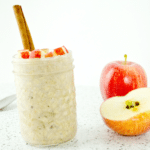 These 5-Ingredient Apple Pie Overnight Oats are great for quick and busy mornings or even for camping! They take 5 minutes of meal prep the night before and are so delicious! Bonus for being Vegan and Gluten free! Get the recipe from @fitcheerldr #mealprep #overnightoats #applepie