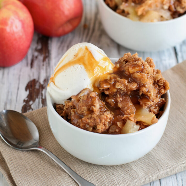 Apple Crisp Apple Crumble2 scaled - Easy Instant Pot recipes that are simple & delicious! From soups, to main dishes, and even how to make dessert in this pressure cooker. Your family will love all of these easy instant pot recipes!