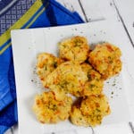 These copycat homemade garlic cheddar biscuits take less than 20 minutes and taste even better than the ones from Red Lobster! #copycat #redlobstercopycat #garliccheddarbiscuits #biscuits #homemade #biscuitrecipe #garliccheddarbiscuits