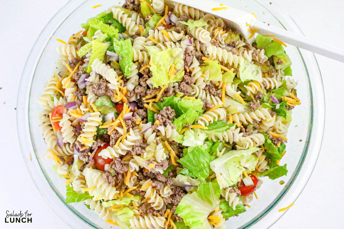 Cheeseburger Pasta Salad - Cheeseburger Pasta Salad Recipe 12 Cheeseburger Pasta Salad Recipe 12 - Move over boring potato salad—there’s a new dish in town and it tastes just like your favorite cheeseburger! This cheeseburger pasta salad is everything you love about a juicy burger all mixed up into a creamy, crave-worthy pasta salad.