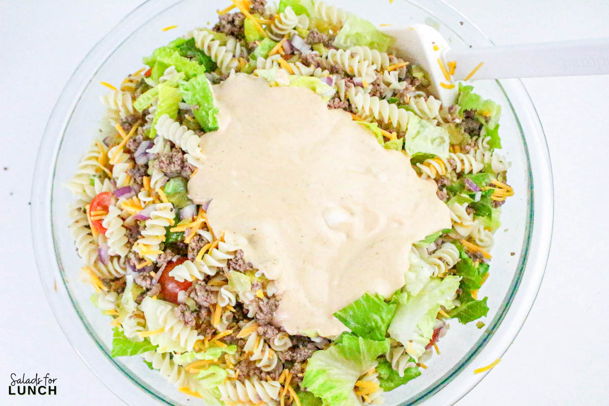 Cheeseburger Pasta Salad - Cheeseburger Pasta Salad Recipe 14 Cheeseburger Pasta Salad Recipe 14 - Move over boring potato salad—there’s a new dish in town and it tastes just like your favorite cheeseburger! This cheeseburger pasta salad is everything you love about a juicy burger all mixed up into a creamy, crave-worthy pasta salad.