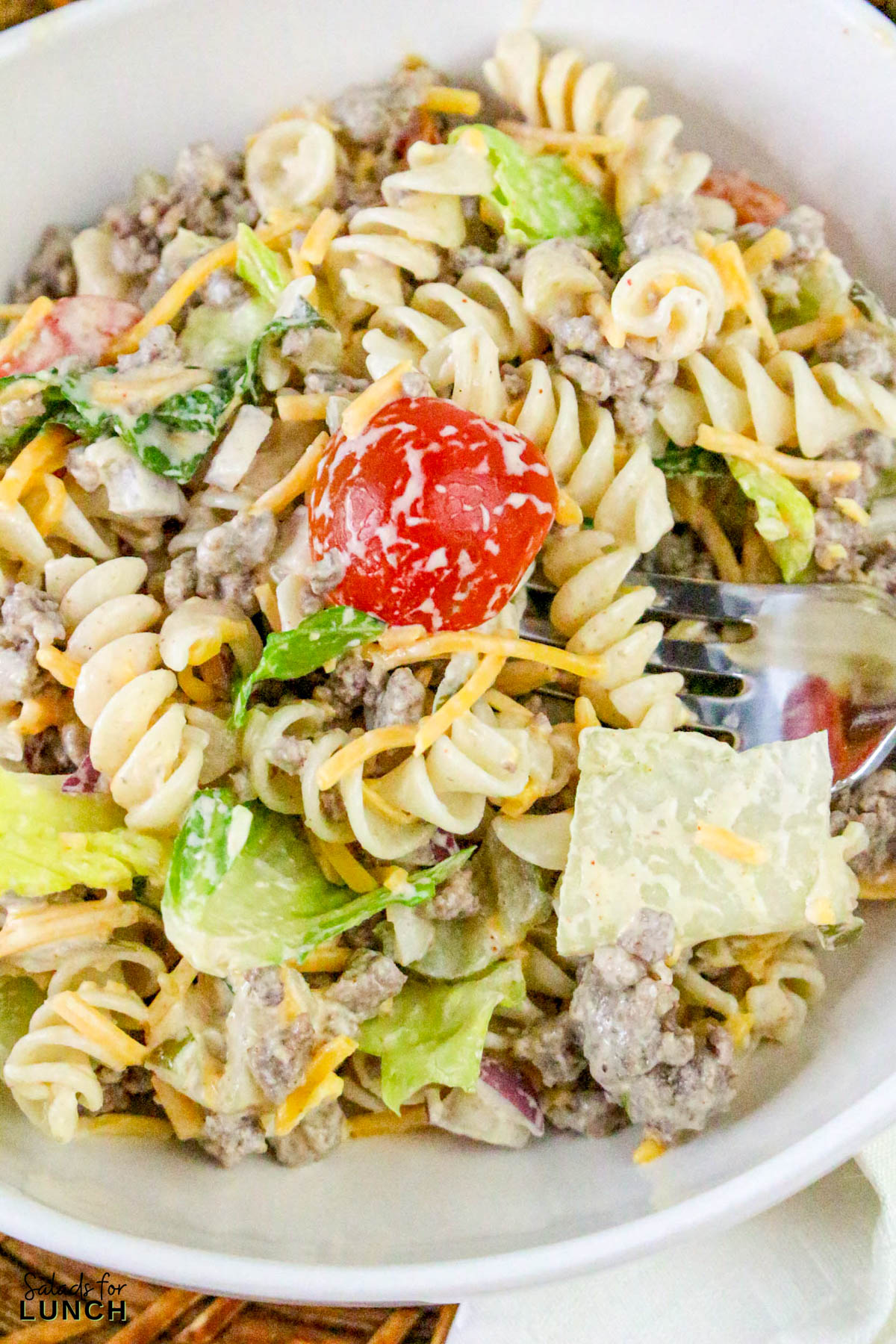 Cheeseburger Pasta Salad - Cheeseburger Pasta Salad Recipe 28 Cheeseburger Pasta Salad Recipe 28 - Move over boring potato salad—there’s a new dish in town and it tastes just like your favorite cheeseburger! This cheeseburger pasta salad is everything you love about a juicy burger all mixed up into a creamy, crave-worthy pasta salad.