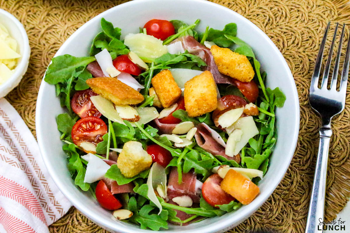 Arugula Salad with Prosciutto and Parmesan And Lemon Vinaigrette - Arugula Prusciutto Salad 31 Arugula Prusciutto Salad 31 - Try this healthy arugula salad with prosciutto, and parmesan, and a tangy lemon vinaigrette. So easy, so flavorful—your new favorite summer salad!