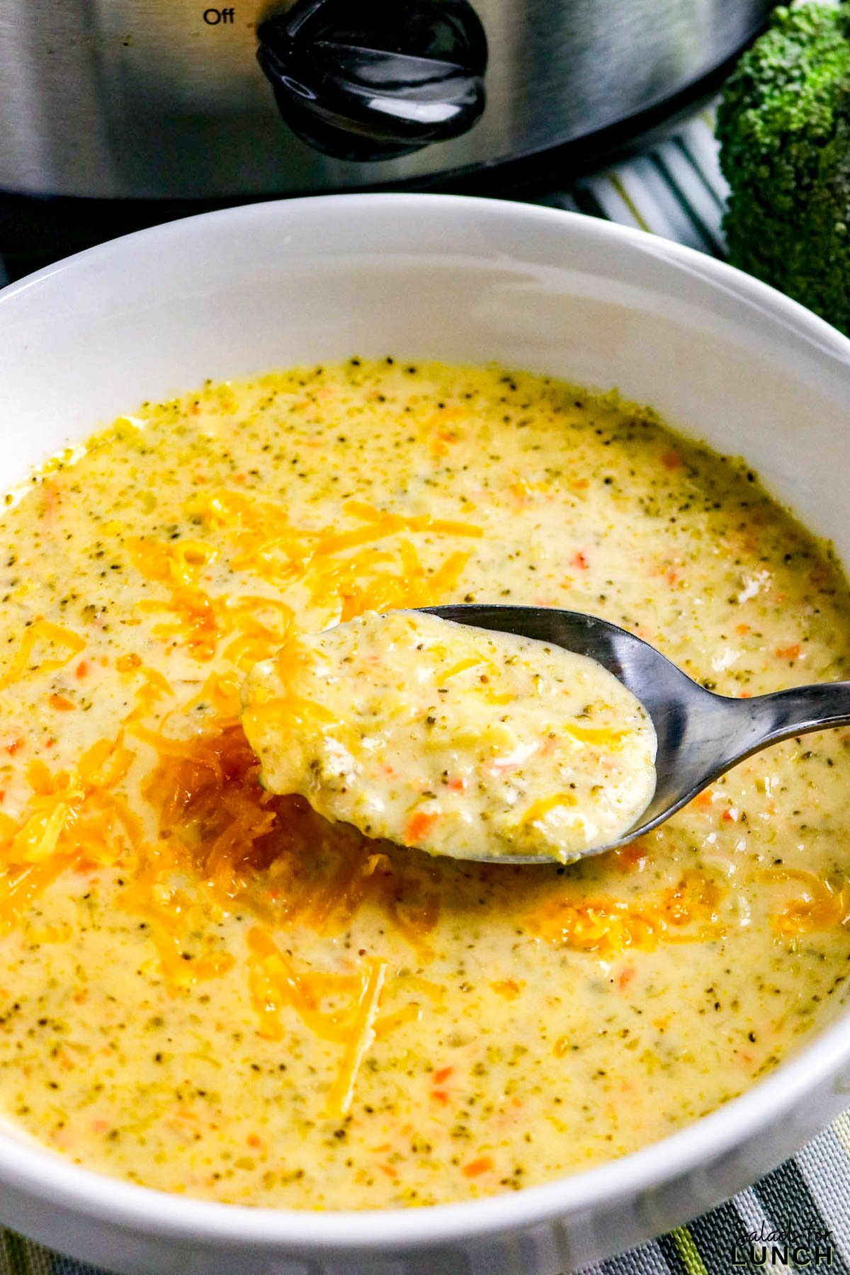 Easy Slow Cooker Broccoli Cheddar Soup - Slow Cooker Broccoli Cheddar Soup Recipe 32 Slow Cooker Broccoli Cheddar Soup Recipe 32 - A warm, cheesy bowl of comfort that practically cooks itself โ yes, please! This Healthy Broccoli Cheddar Soup is creamy, cozy, and full of flavor. Itโs one of those meals that fills your kitchen with the most amazing aroma while the slow cooker does all the heavy lifting. Perfect for chilly nights, this Broccoli Cheddar Soup Slow Cooker recipe tastes like your favorite cafรฉ version (hello, Copycat Panera Broccoli Cheddar Soup), but with a wholesome homemade twist.