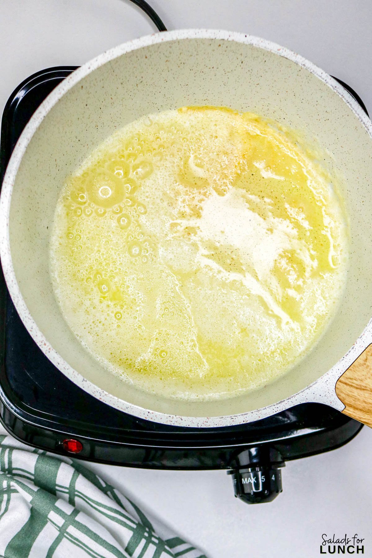 Easy Slow Cooker Broccoli Cheddar Soup - Slow Cooker Broccoli Cheddar Soup Recipe 7 Slow Cooker Broccoli Cheddar Soup Recipe 7 - A warm, cheesy bowl of comfort that practically cooks itself โ yes, please! This Healthy Broccoli Cheddar Soup is creamy, cozy, and full of flavor. Itโs one of those meals that fills your kitchen with the most amazing aroma while the slow cooker does all the heavy lifting. Perfect for chilly nights, this Broccoli Cheddar Soup Slow Cooker recipe tastes like your favorite cafรฉ version (hello, Copycat Panera Broccoli Cheddar Soup), but with a wholesome homemade twist.